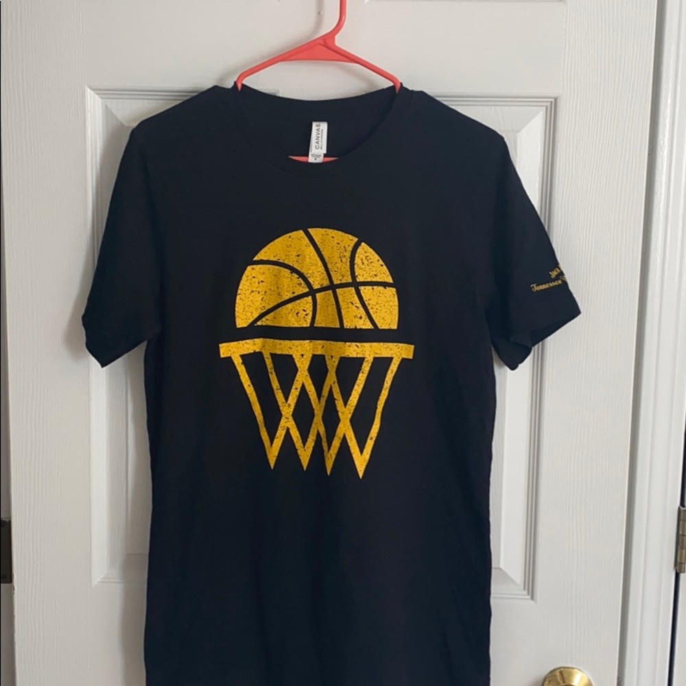 NWOT- Jack Daniels Honey Basketball T-shirt
